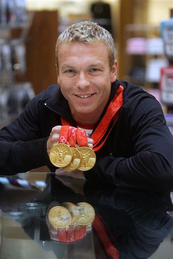 01 Chris Hoy with medals wearing black