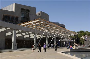 Incident-free Scottish parliament kits staff out with stab vests