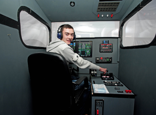 Young Pilot Tom 17 Has Made His Own Flight Simulator Deadline News - Diy Home Flight Simulator Cockpit