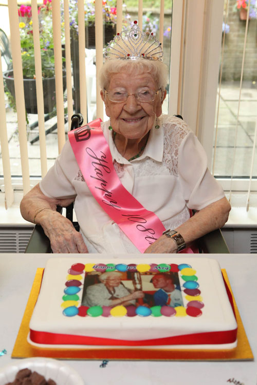 Bield Meg melvin 108th Birthday Dundas Court-6129_EDIT