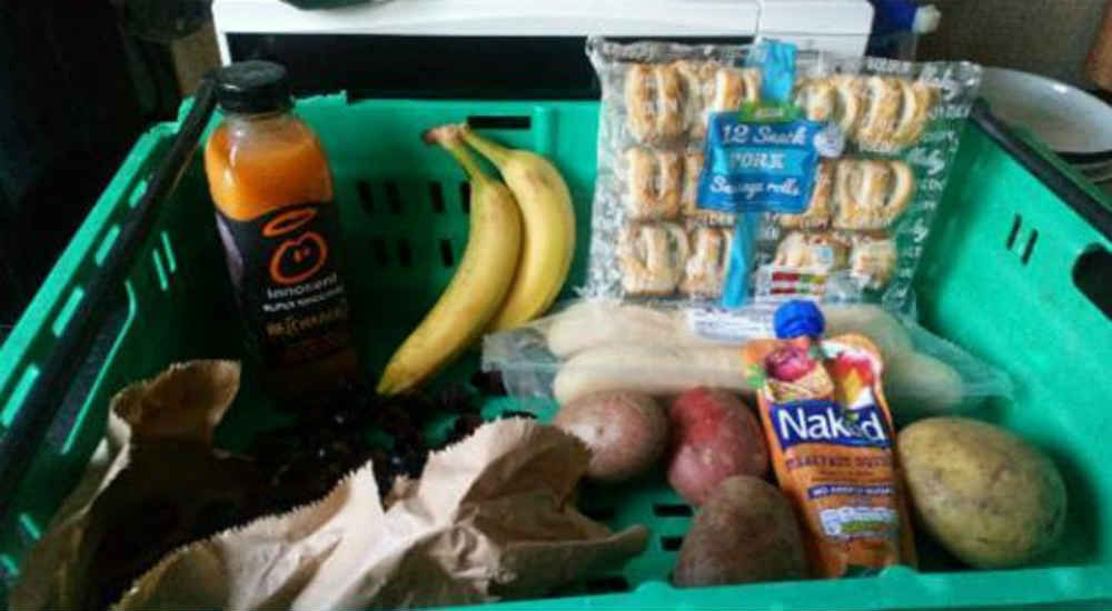 Vulnerable pair get 2 bananas, 4 potatoes, 2 baguettes, sausage rolls and grapes after benefit stops