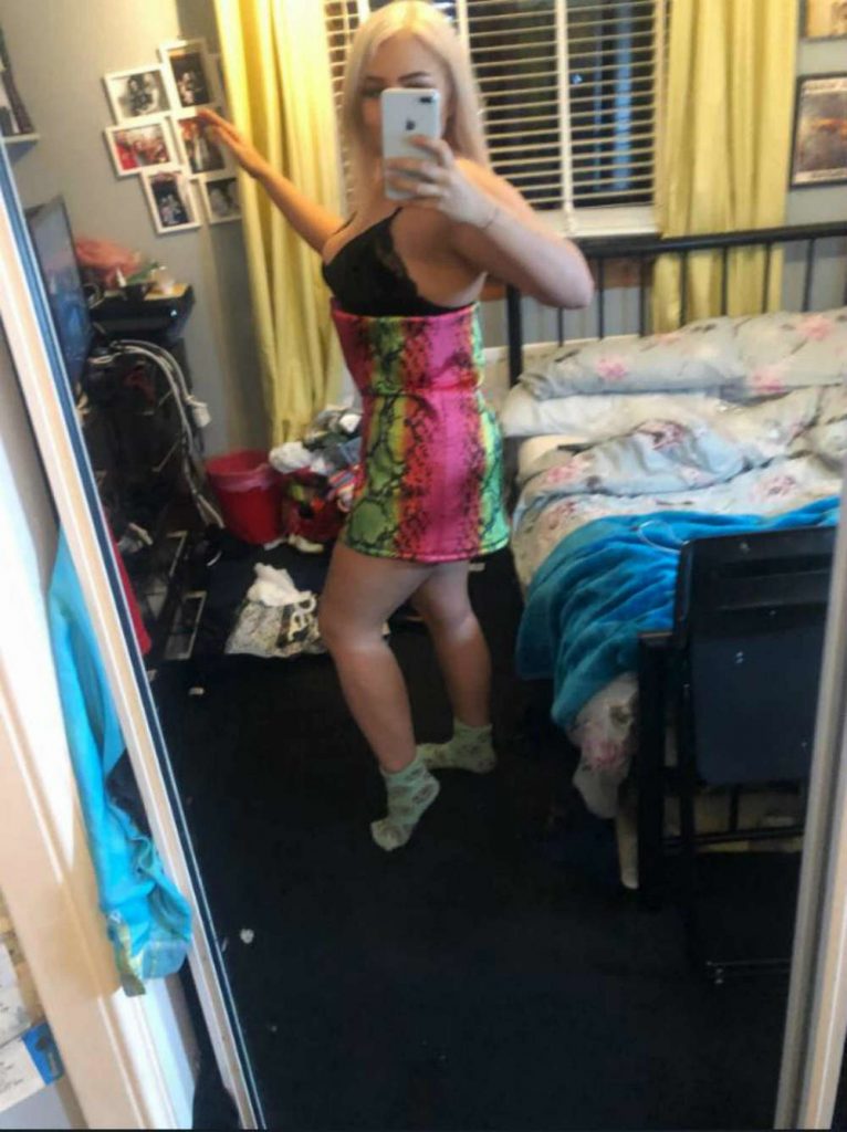 Student's snap shows "flirty" ASOS skirt cover half her body so she "looks like can of Dragon Soop"