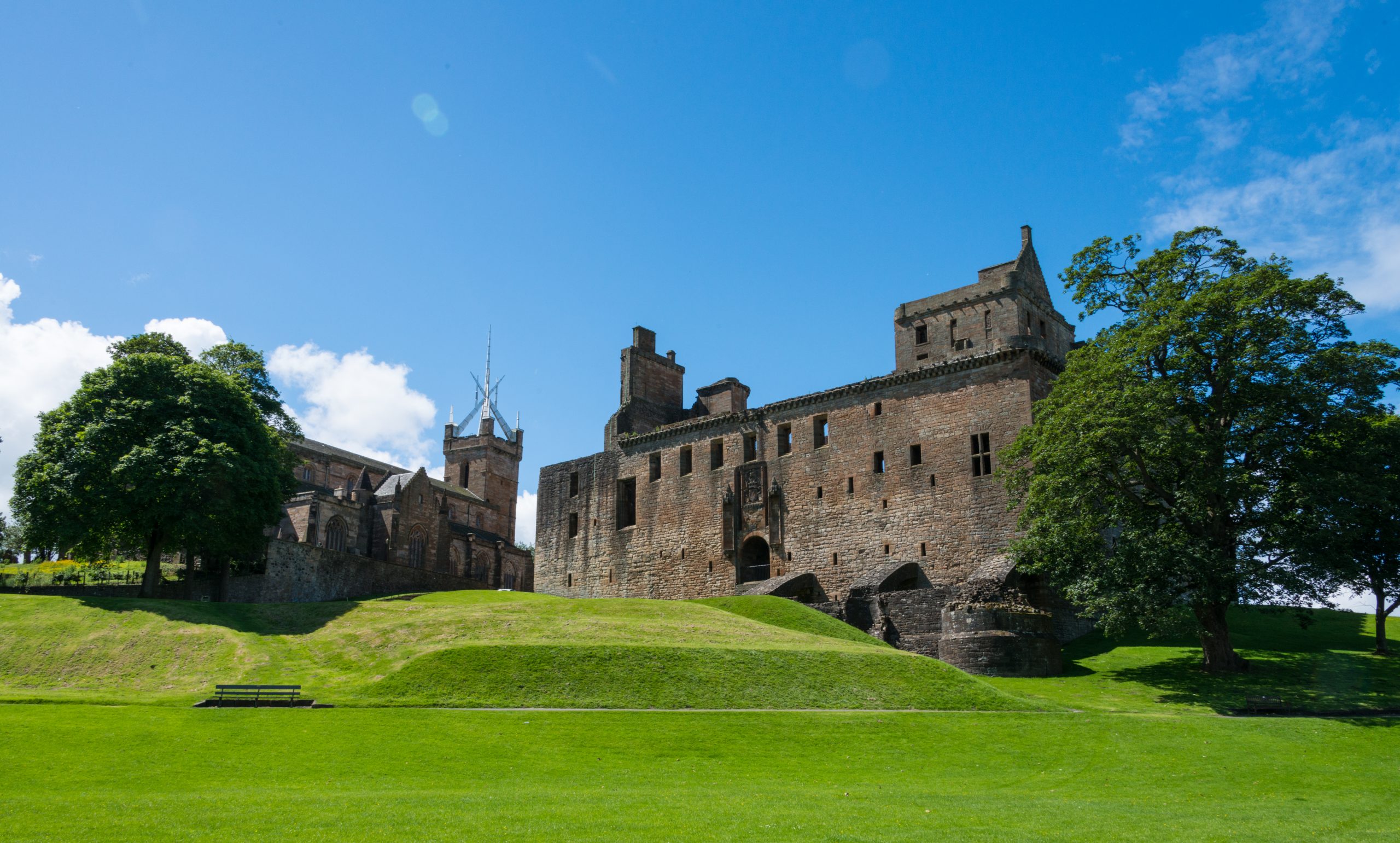 A picture of Linlithgow palace-Tourism News Scotland