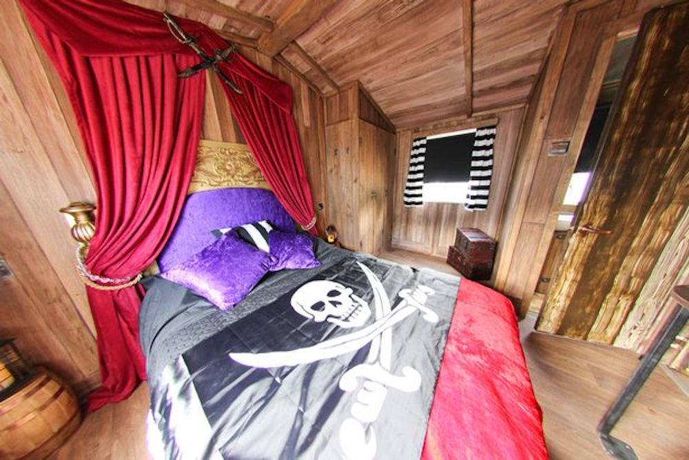 Pirate bed