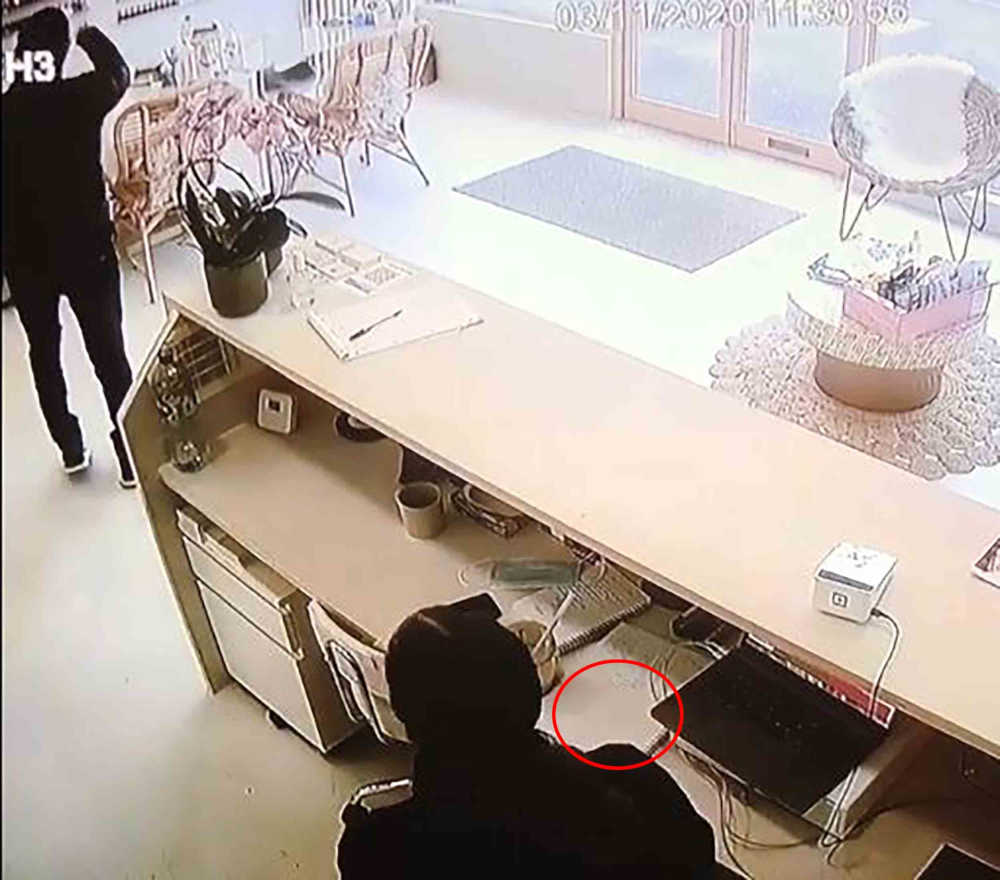 Phone stolen on CCTV