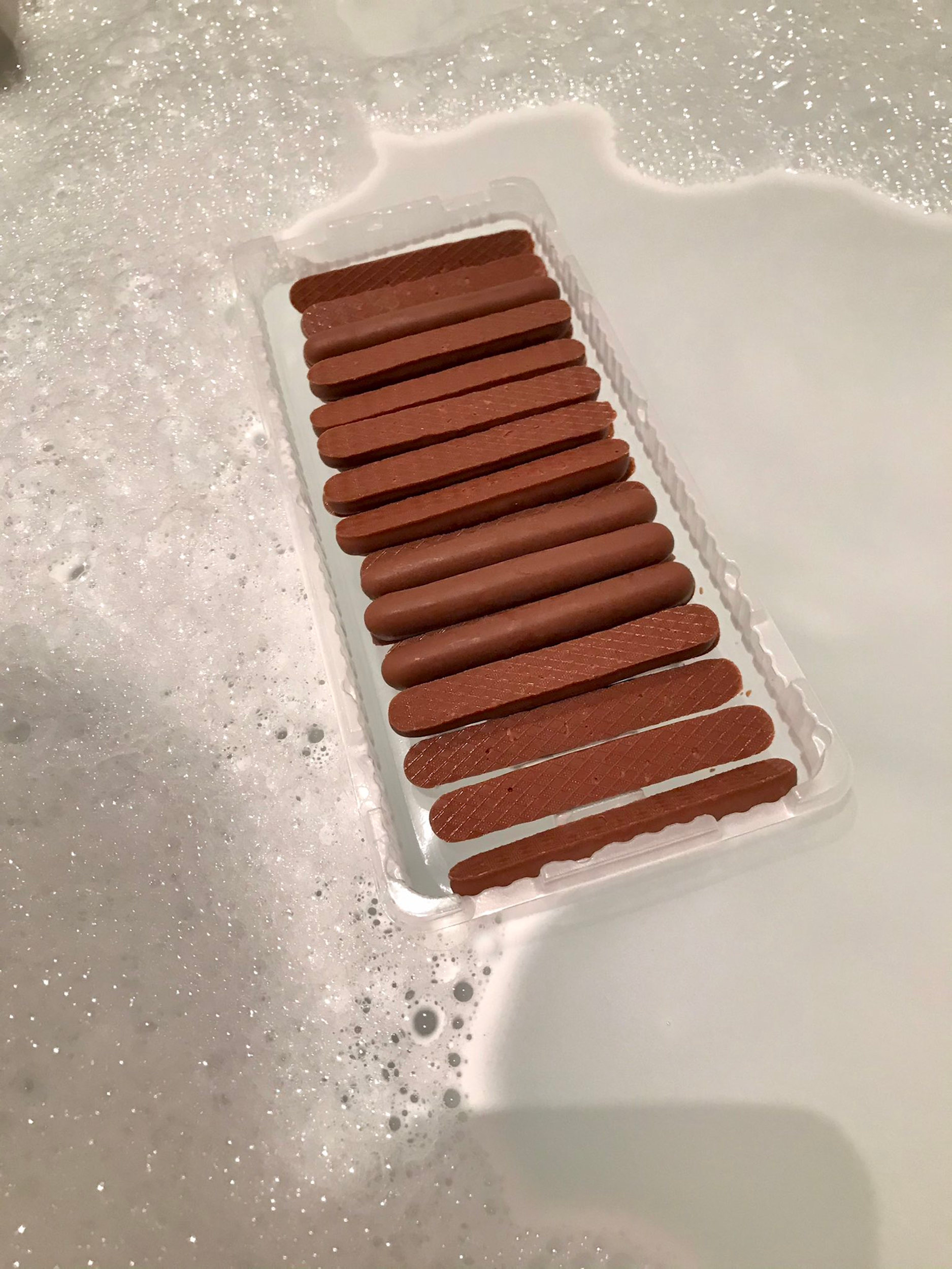 Chocolate fingers float in bath - Viral News