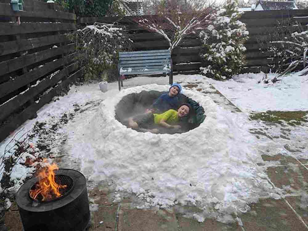Scotts Dad builds jacuzzi out of snow - Scottish news