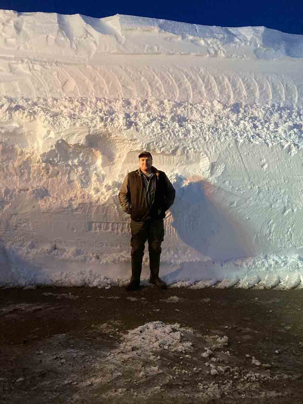 Scots farmer shares amazing images of huge walls of snow - Scottish News