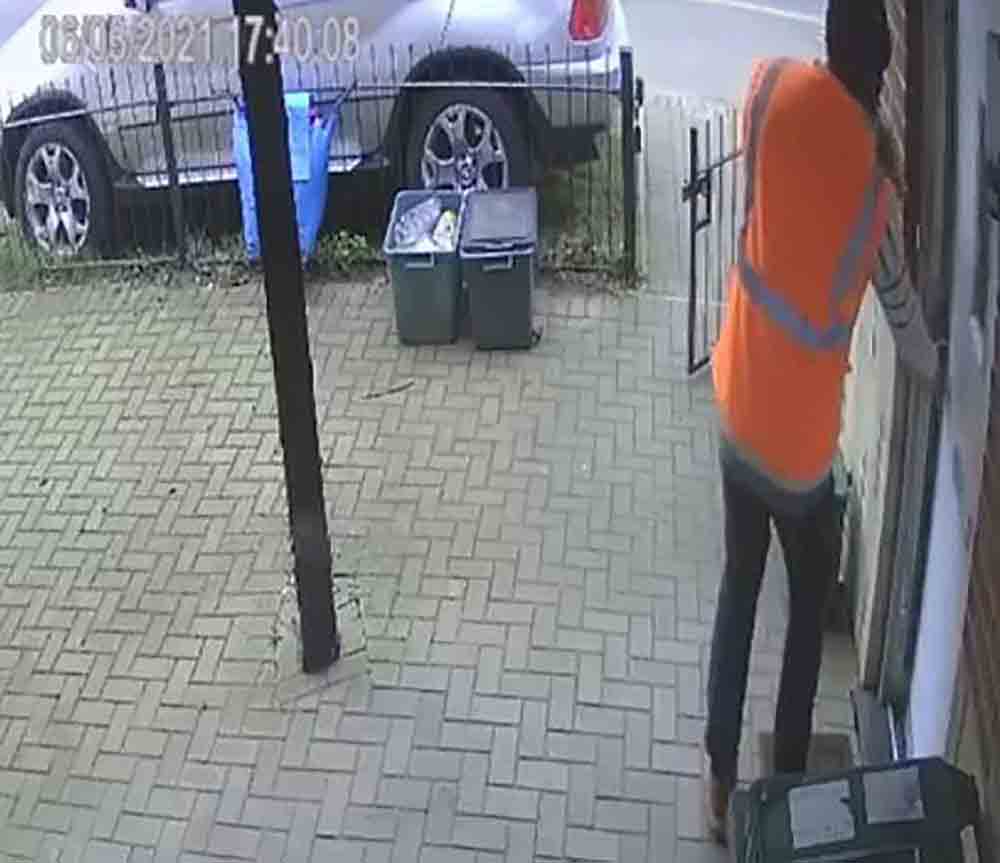 Shocking moment amazon driver lets himself into property - Consumer News UK