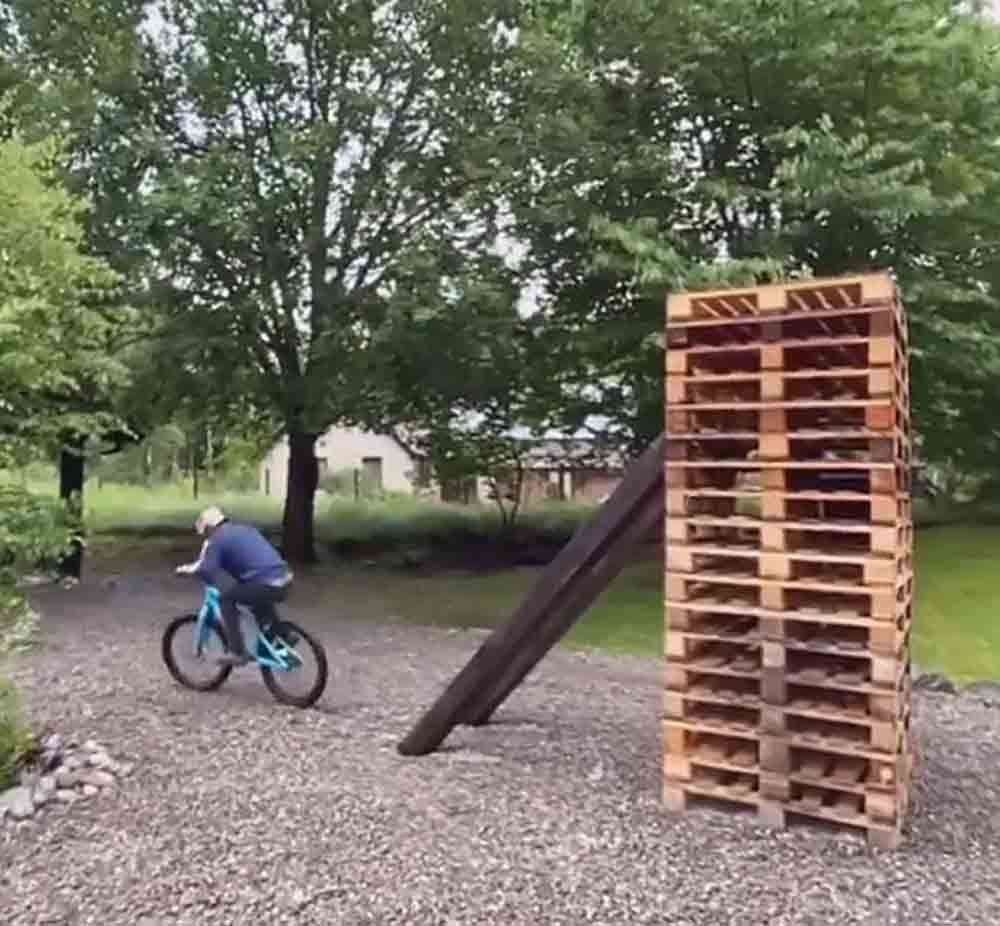 Cyclicst Danny MacAskill jumps over huge stack of wooden pallets - Scottish News