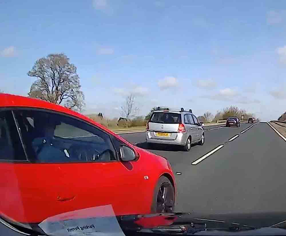 Dash cam clip captures close call after driver fails to check blind spot - Dash Cam News