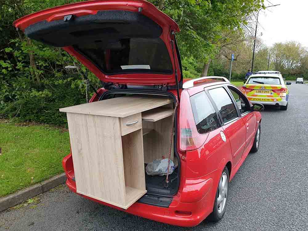 Cops pull over driver who had desk hanging out the boot of their car - Police News UK