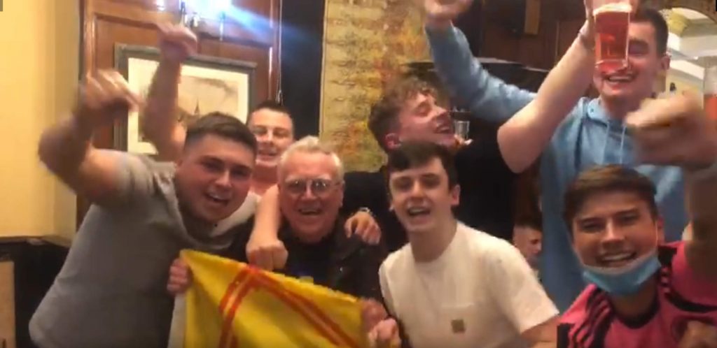 The young Tartan Army fans in the pub - Scottish Football News 