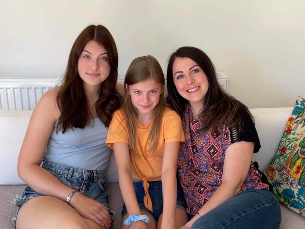 Elizabeth and her two daughters - Holiday News UK