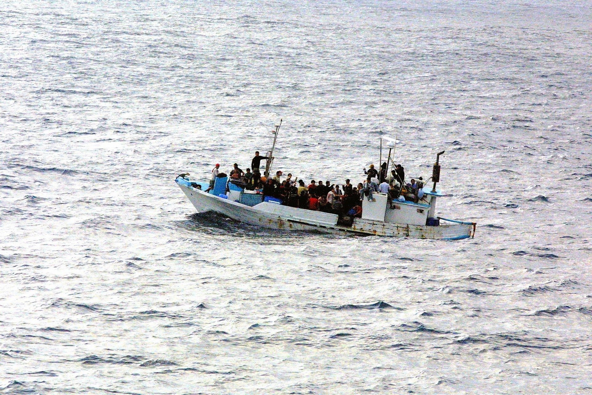 Refugee boat - UK News