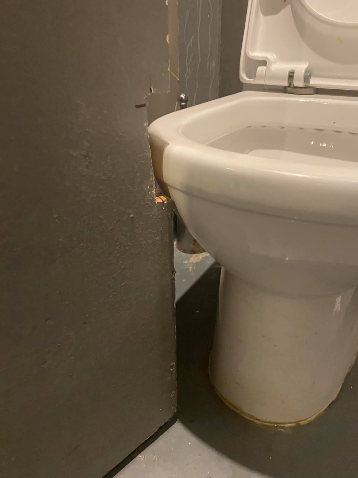 The cramped toilet
