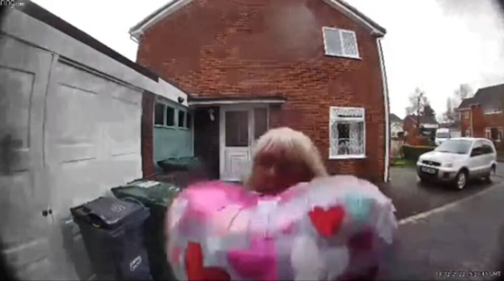 Louise leaving the balloon outside 