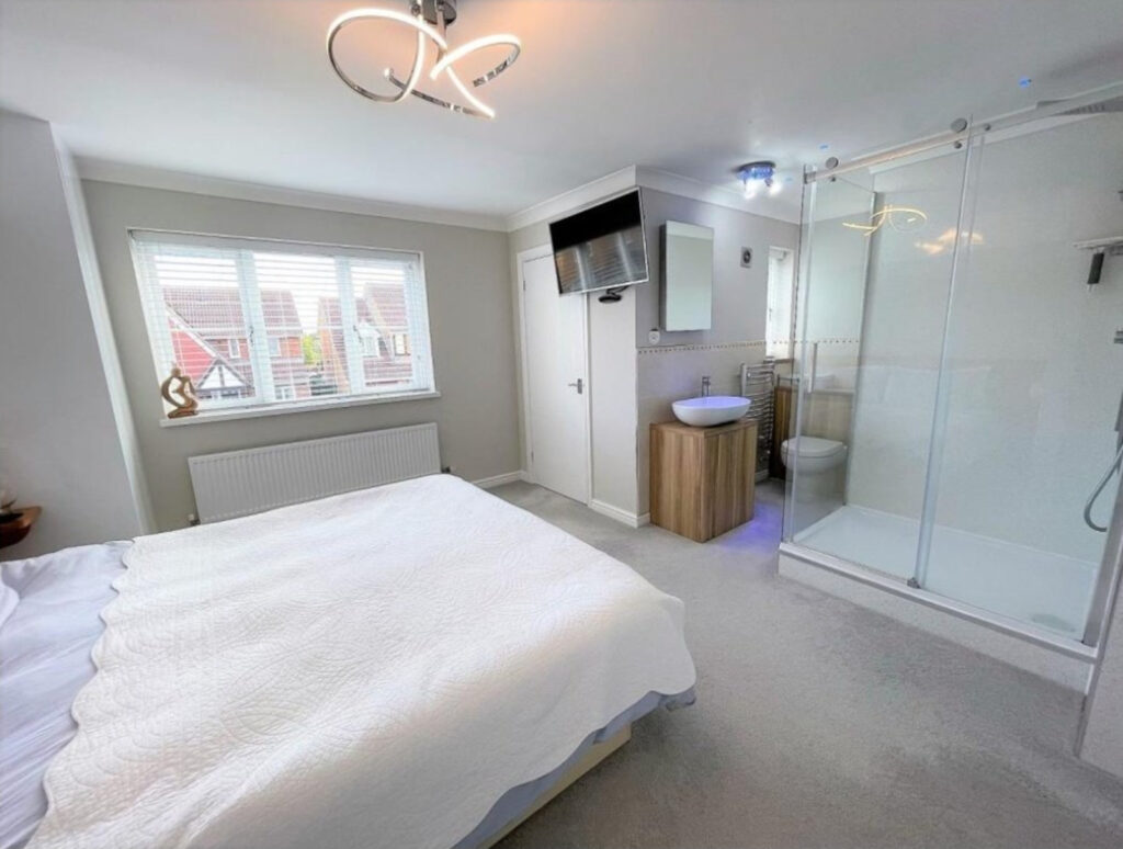 Pemburu rumah berbagi properti senilai £430rb dengan “ruang tidur-cuci-s****ing”