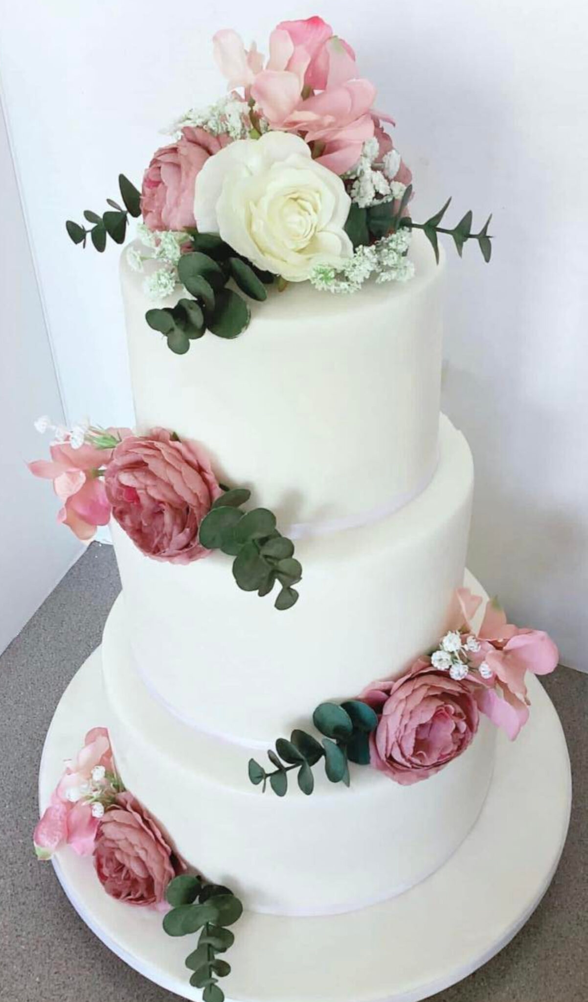 The gender reveal wedding cake.