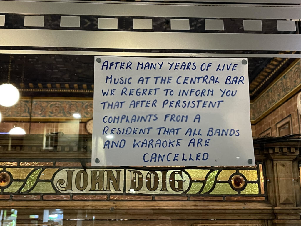 The notice alerting customers to the end of the live music