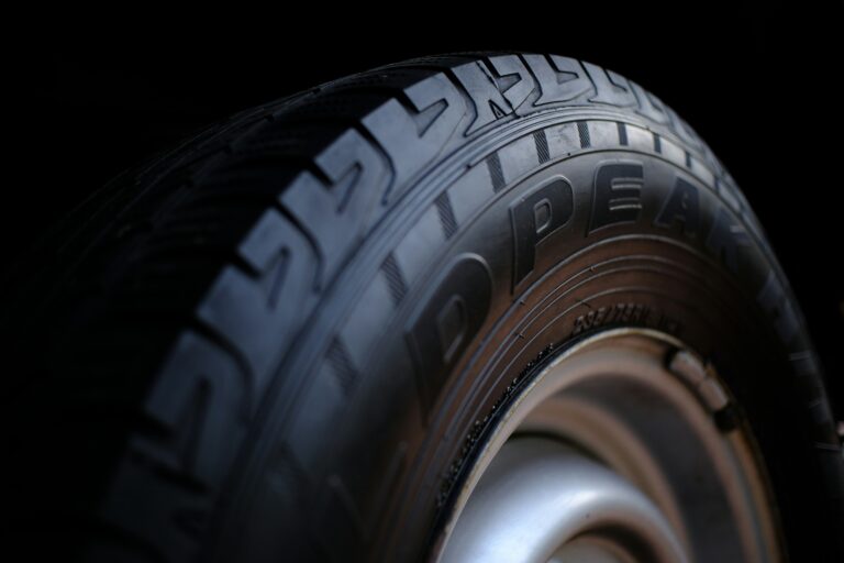 4 Signs Your Vehicle Urgently Needs a Tyre Valve Replacement 