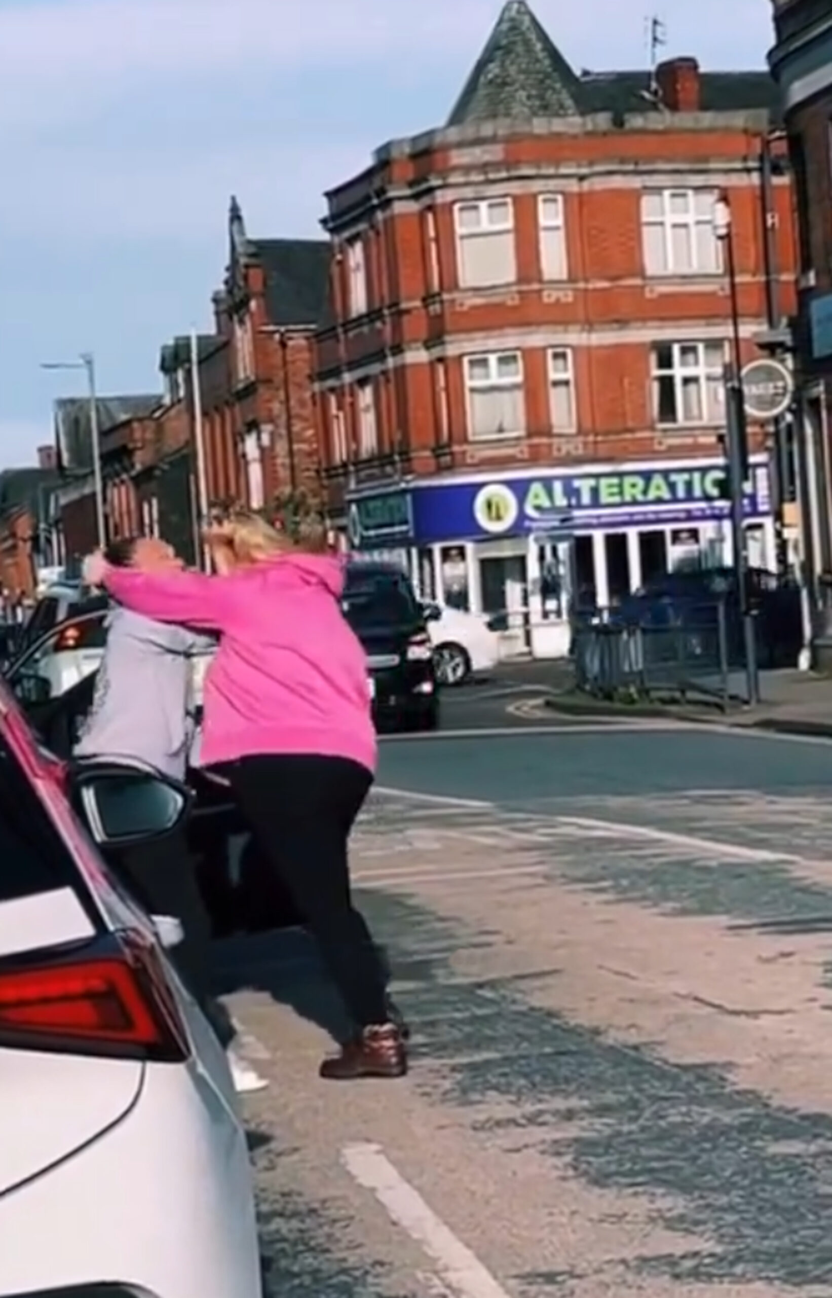 Shocking scenes see two women in ferocious scrap in middle of road during school run 