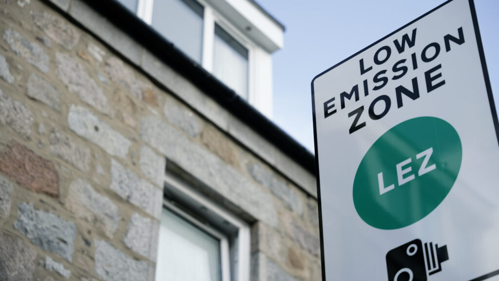 One of the new signs signifying to drovers that they are entering the LEZ zone (Image supplied on release by Aberdeen City Council) 